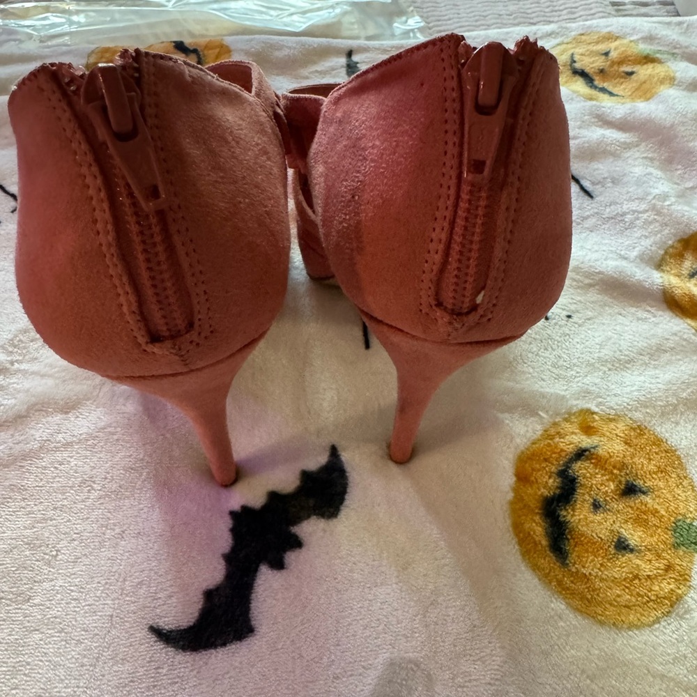 Elle Peach Velvet heels NWOT - Picture 4 of 5